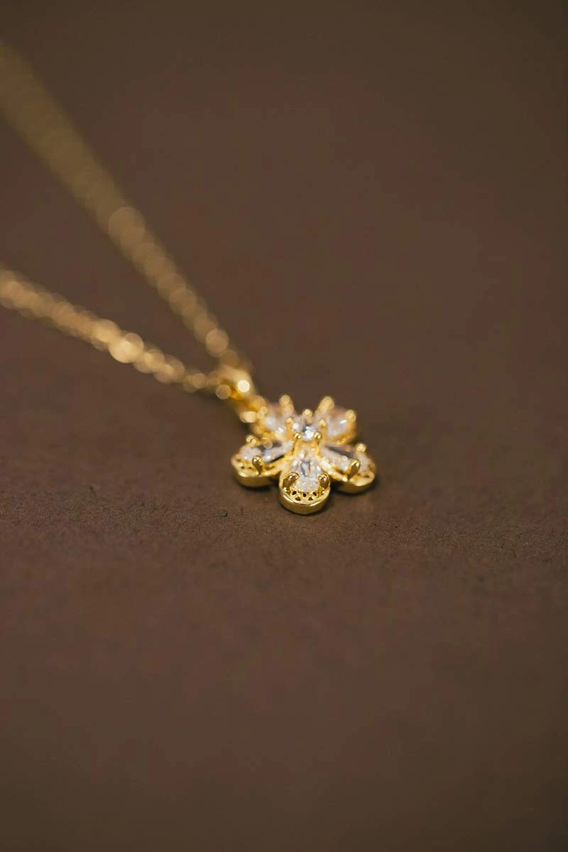 Unique Birth flower necklace, lightweight, durable, and long lasting, a perfect gift for any loved one.